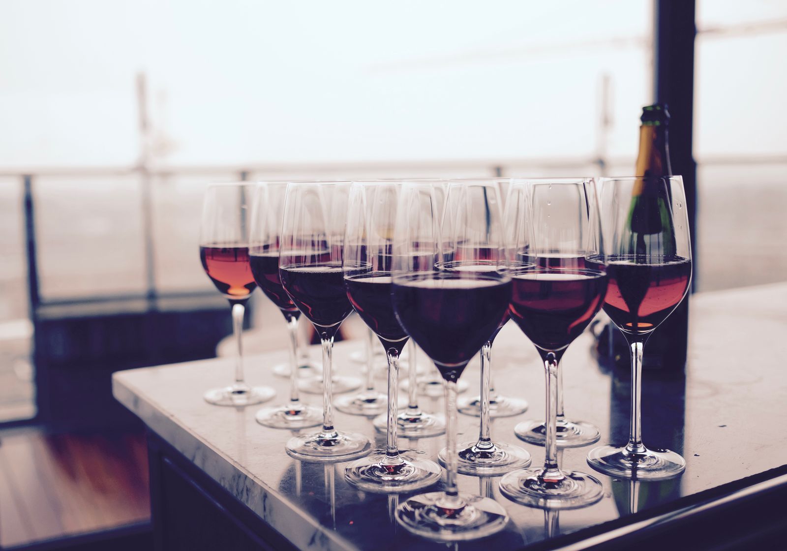 La rangée de verres avant la dégustation
