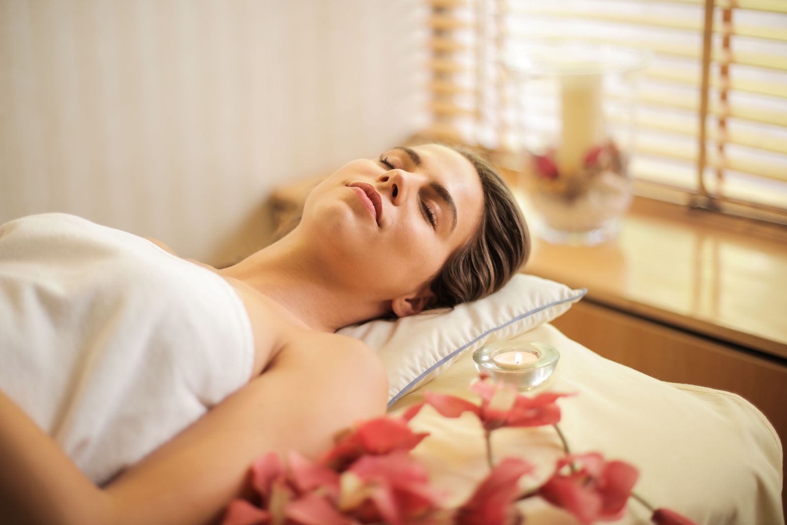 Le massage des Sources, huiles tièdes et pétales